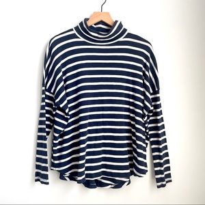 American Eagle Navy & White Stripped Turtleneck Size Large